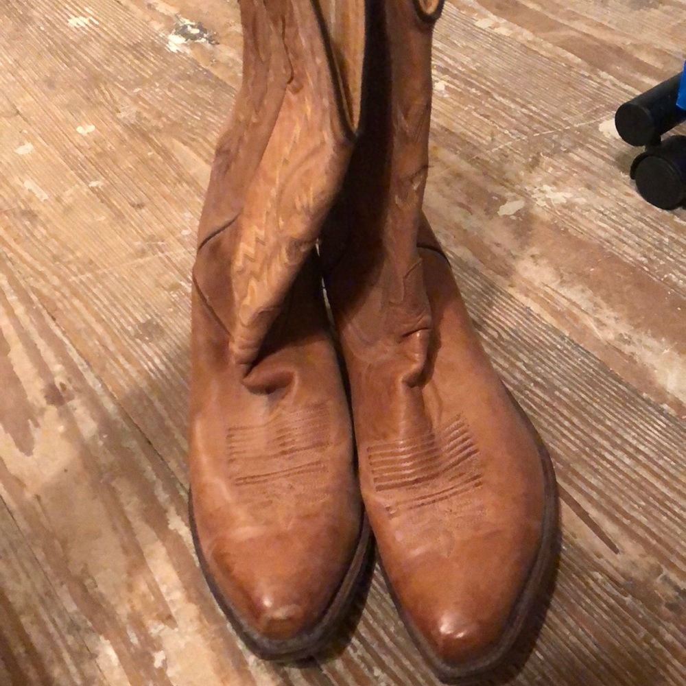 Boots - Picture 2 of 3